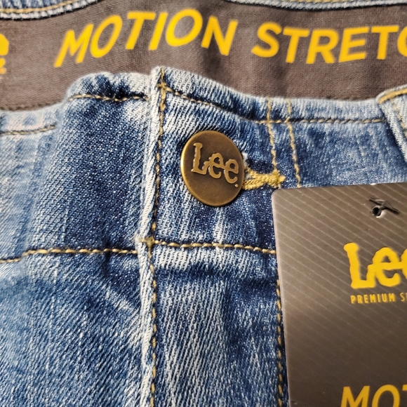 Lee Motion Stretch Straight Fit Tapered Leg Jean - Picture 7 of 11